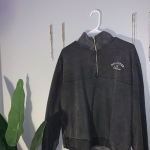 sweatshirt with collar than can be folded down